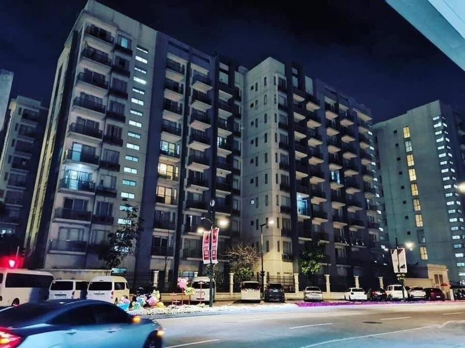 One Palm Tree Near Naia Airport . Apartment Manila